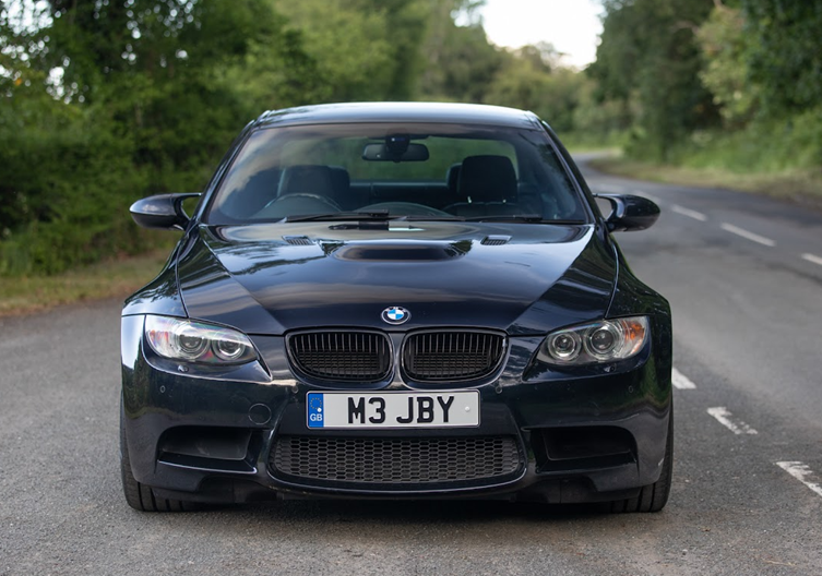 A black car on a road

AI-generated content may be incorrect.